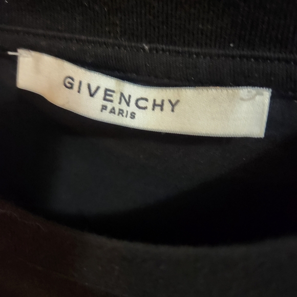 Authentic Givenchy tee shirt - Picture 4 of 4